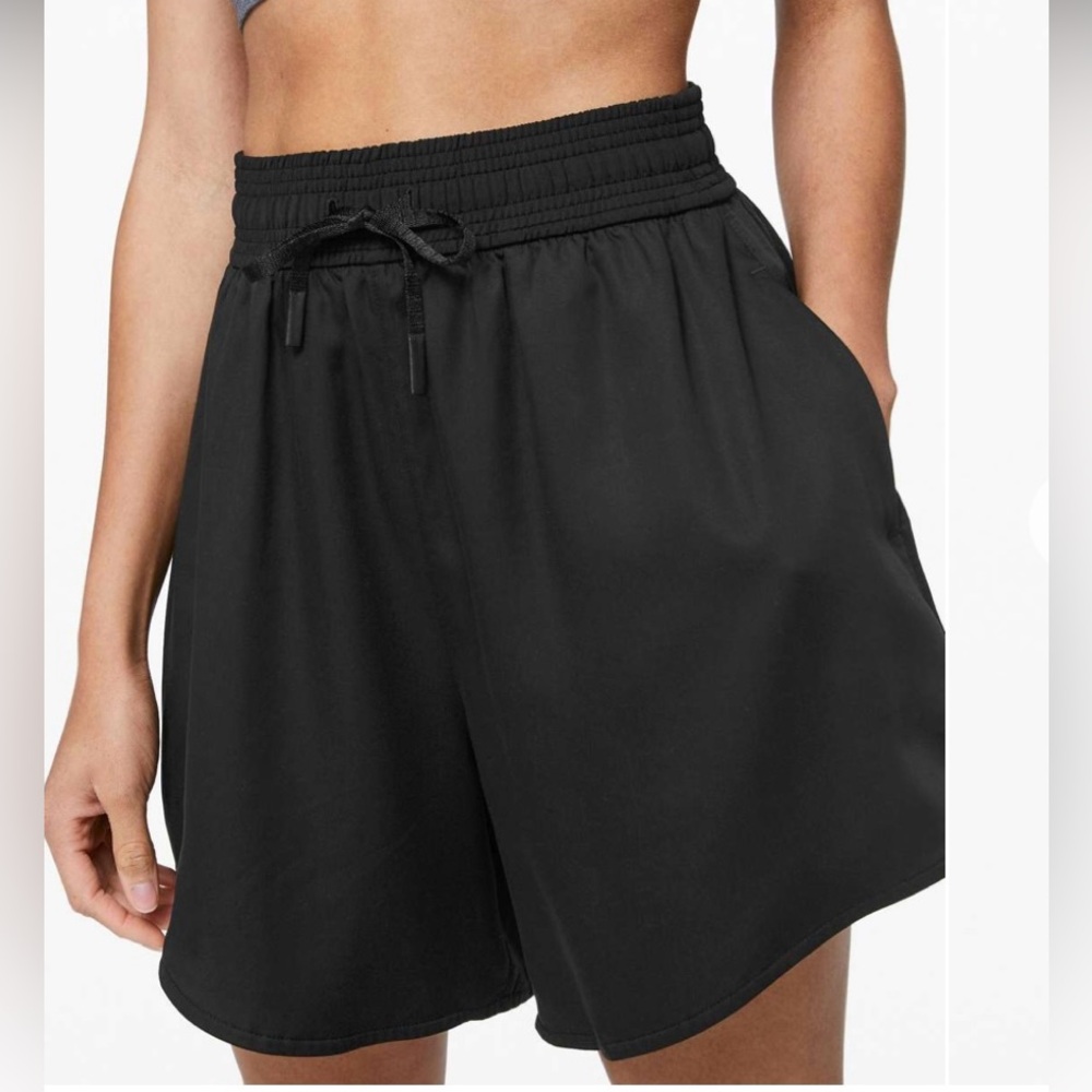 Lululemon Feeling Femme Shorts 6” Black Size 2 NWT